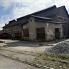 Bandažarna. To so se natikali kolesni obroči. Kasneje je bila tu Ročna formarija, potem pa brusilnica s čistilnim strojem. Dvorišče je bilo pokrito, pa so streho že raznesli. Zadaj mogočno poslopje Livarne